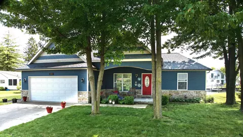 727 Townsend, Algonac, MI 48001 photo 2