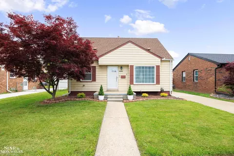 21711 Alger St, Saint Clair Shores, MI 48080