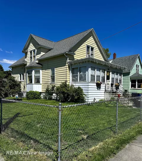 1320 S Jackson, Bay City, MI 48708