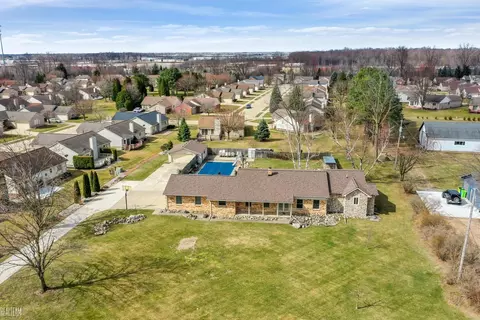 51701 Romeo Plank, Macomb, MI 48042