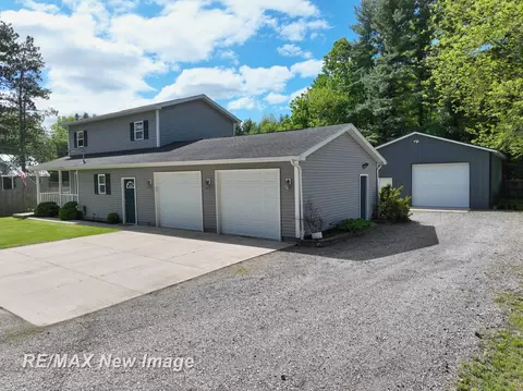 11031 Pine Grv, Saginaw, MI 48609