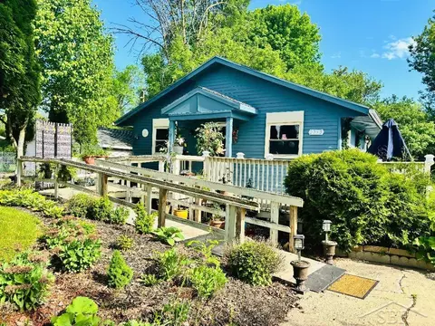 2093 California, Bridgeport, MI 48601