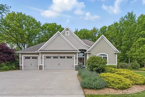 2887 E Iron Woods, Midland, MI 48642