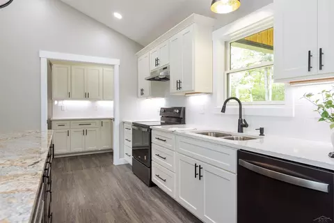 2291 E Maple, Clare, MI 48617 photo 5