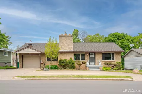 466 W Hewitt, Marquette, MI 49855