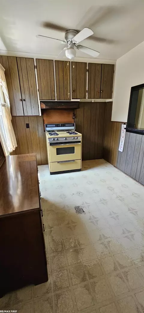 Kitchen - 23784 Brittany, Eastpointe, MI 48021 photo 2 of 2