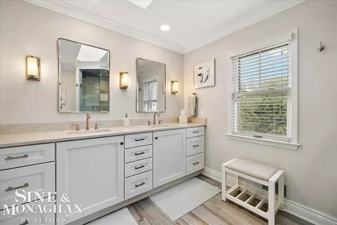 Bath - 549 Rivard, Grosse Pointe, MI 48230 photo 4 of 8