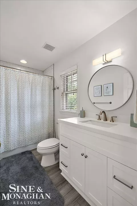Bath - 549 Rivard, Grosse Pointe, MI 48230 photo 7 of 8