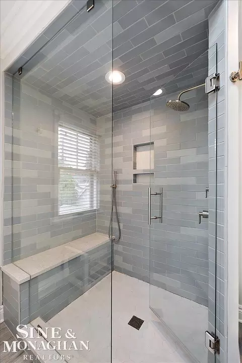 Bath - 549 Rivard, Grosse Pointe, MI 48230 photo 5 of 8