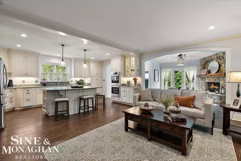 Kitchen - 549 Rivard, Grosse Pointe, MI 48230 photo 5 of 5