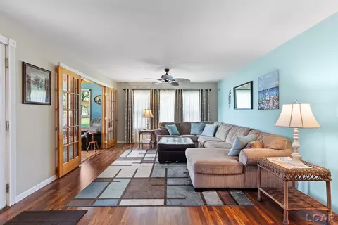 Living - 13673 Young, Hudson, MI 49247 photo 3 of 8