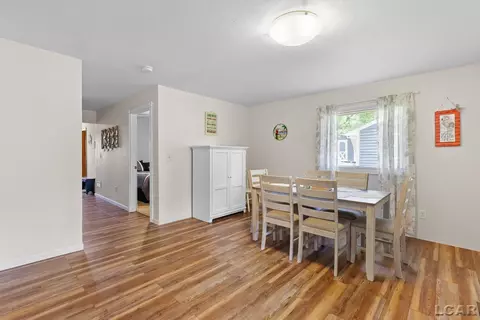 Dining - 13673 Young, Hudson, MI 49247 photo 4 of 5