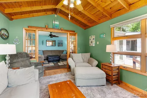 Living - 13673 Young, Hudson, MI 49247 photo 8 of 8