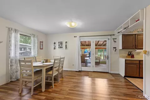 Dining - 13673 Young, Hudson, MI 49247 photo 5 of 5