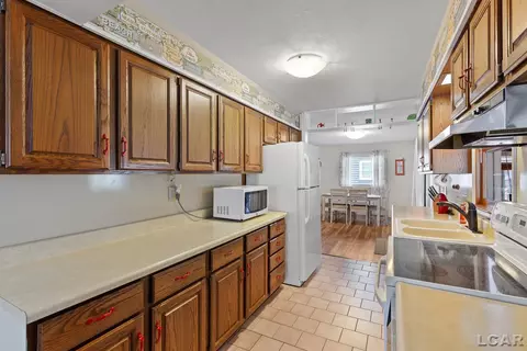 Kitchen - 13673 Young, Hudson, MI 49247 photo 3 of 5