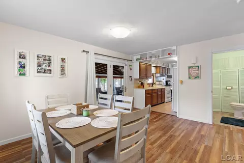 Dining - 13673 Young, Hudson, MI 49247 photo 2 of 5