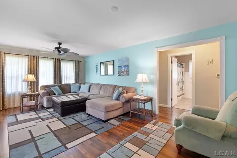 Living - 13673 Young, Hudson, MI 49247 photo 4 of 8
