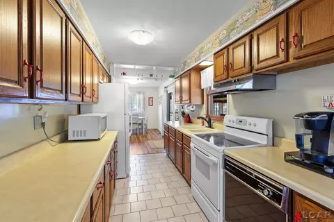 Kitchen - 13673 Young, Hudson, MI 49247 photo 2 of 5