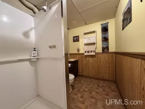 Bath - 622 E Kemp, L'anse, MI 49946 photo 5 of 5