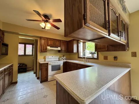 Kitchen - 622 E Kemp, L'anse, MI 49946 photo 4 of 5