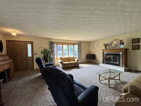 Living - 622 E Kemp, L'anse, MI 49946 photo 2 of 6