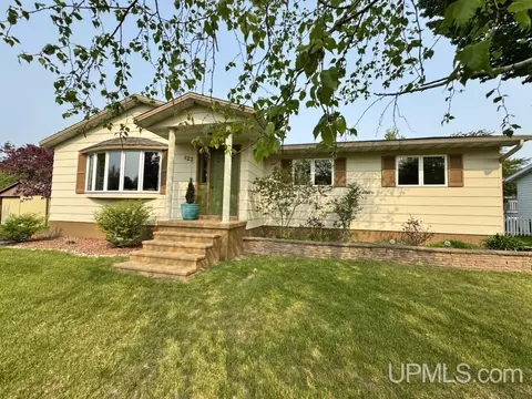 622 E Kemp, L'anse, MI 49946