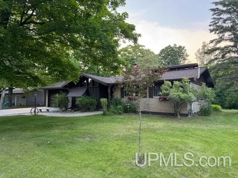 298 Hoover, Niagara, WI 54151
