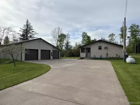5452 W North Island Lk, Hurley, WI 54534