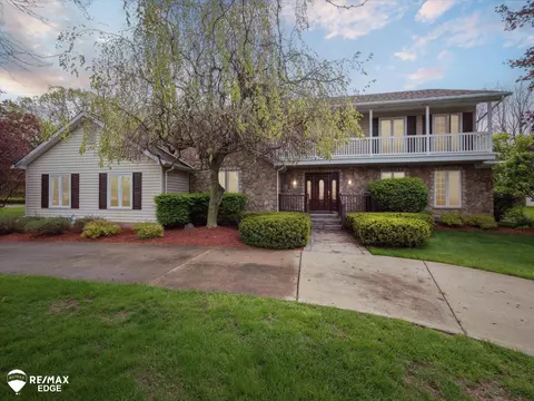 9705 Burning Tree, Grand Blanc, MI 48439