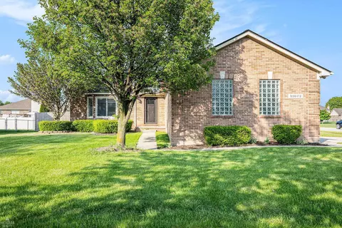 51602 Huntley, New Baltimore, MI 48047
