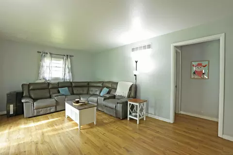 960 Lee, Algonac, MI 48001 photo 2