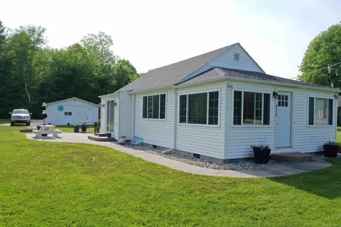 6625 Lakeshore, Lakeport, MI 48059