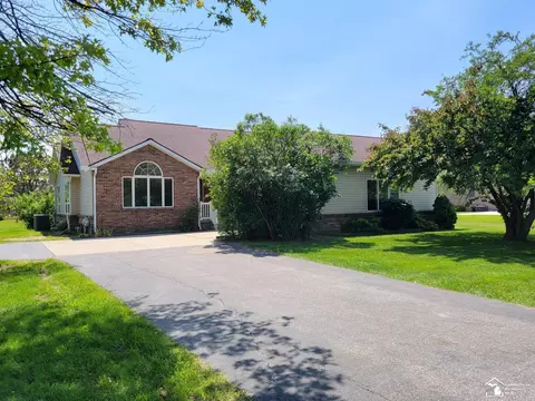 3127 S Custer, Monroe, MI 48161