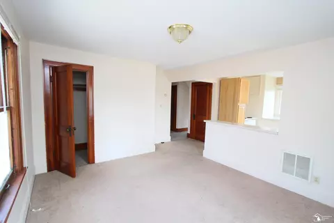 Living - 624 Waterloo, Monroe, MI 48161 photo 3 of 4