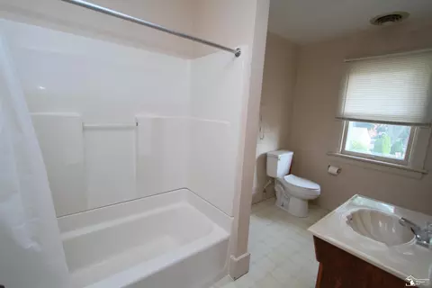 Bath - 624 Waterloo, Monroe, MI 48161 photo 2 of 2