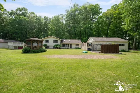 14984 Wolf Lk, Jackson, MI 49201