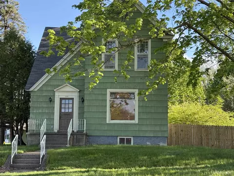 602 E C, Iron Mountain, MI 49801
