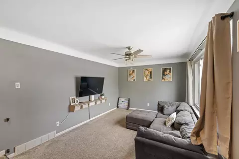 Living - 13040 Common, Warren, MI 48088 photo 1 of 2