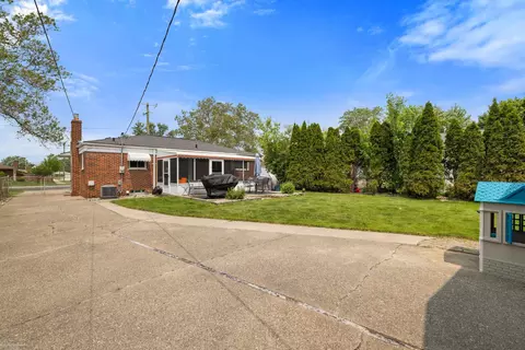 Exterior - 13040 Common, Warren, MI 48088 photo 9 of 9