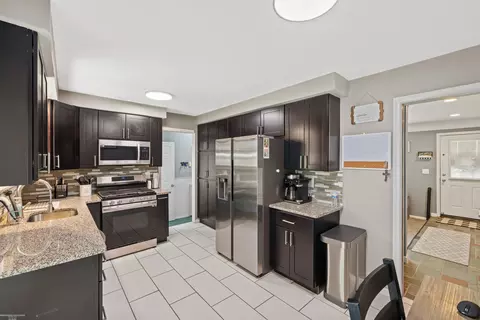 Kitchen - 13040 Common, Warren, MI 48088 photo 2 of 3