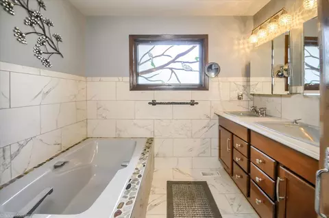 Bath - 5379 N Irish, Davison, MI 48423 photo 6 of 9