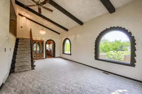 Living - 5379 N Irish, Davison, MI 48423 photo 2 of 10