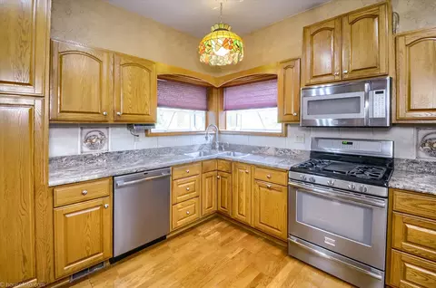 Kitchen - 5379 N Irish, Davison, MI 48423 photo 2 of 6