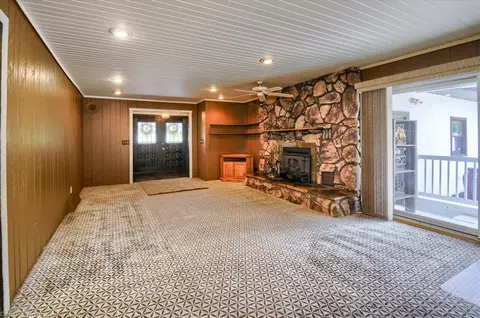 Living - 5379 N Irish, Davison, MI 48423 photo 9 of 10