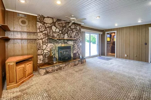 Living - 5379 N Irish, Davison, MI 48423 photo 8 of 10
