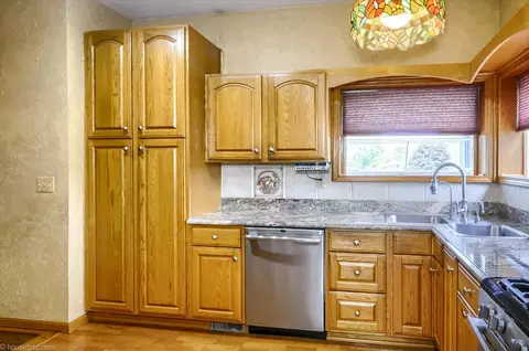 Kitchen - 5379 N Irish, Davison, MI 48423 photo 4 of 6