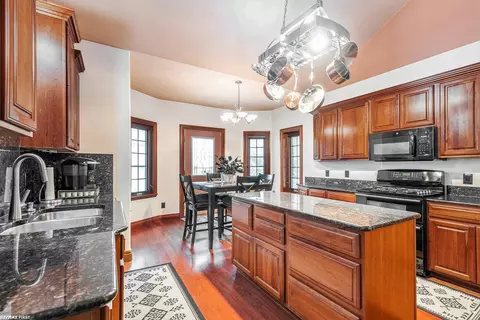 Kitchen - 33473 Mulvey, Fraser, MI 48026 photo 2 of 2