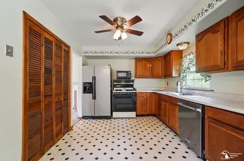 Kitchen - 21302 Dean St, Romulus, MI 48174 photo 1 of 2