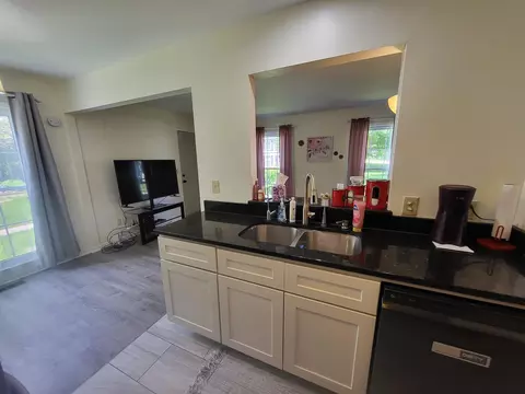 Kitchen - 2187 Painted Post, Flushing, MI 48433 photo 2 of 3