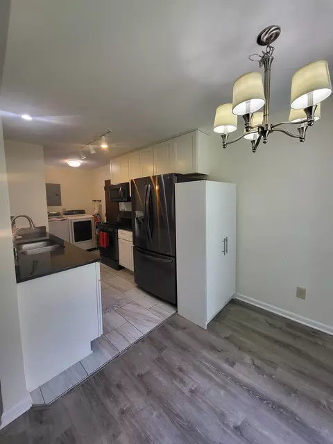Kitchen - 2187 Painted Post, Flushing, MI 48433 photo 3 of 3